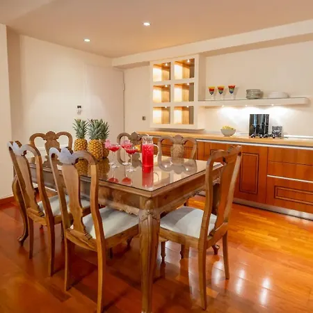Alojamento de Acomodação e Pequeno-almoço Luxurious Property In Panorama, *