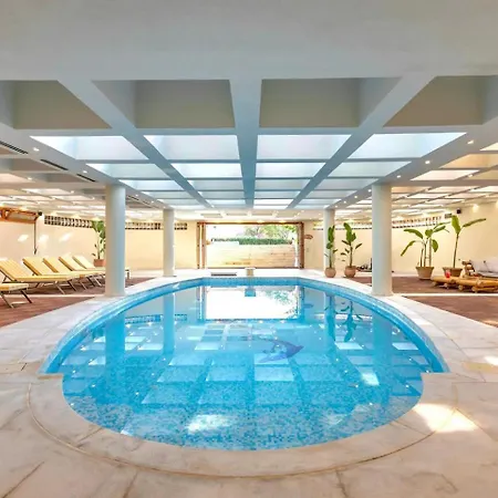 Bed & Breakfast Luxurious Property In Panorama,