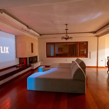 Luxurious Property In Panorama, Bed & Breakfast *