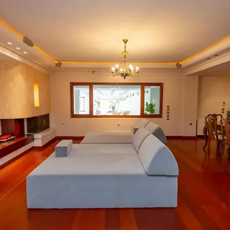 Bed & Breakfast Luxurious Property In Panorama,