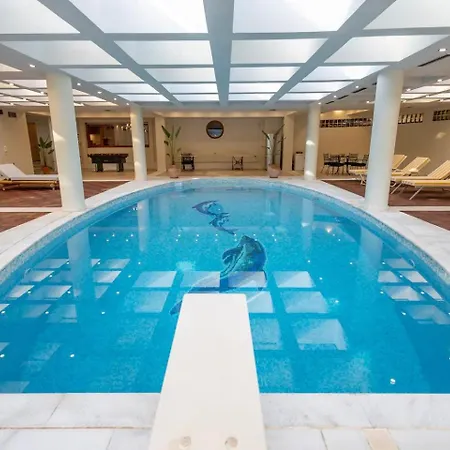Luxurious Property In Panorama, *